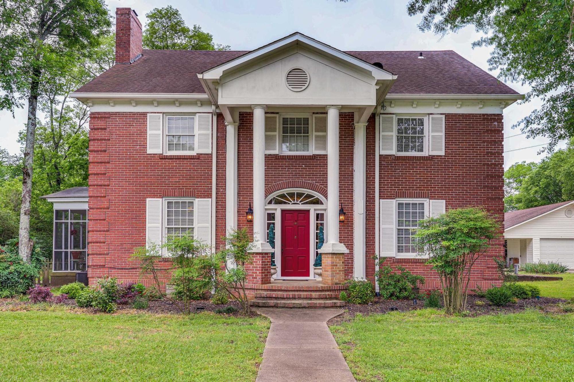 Delightful Retreat With Fireplace And Large Yard! Exterior photo