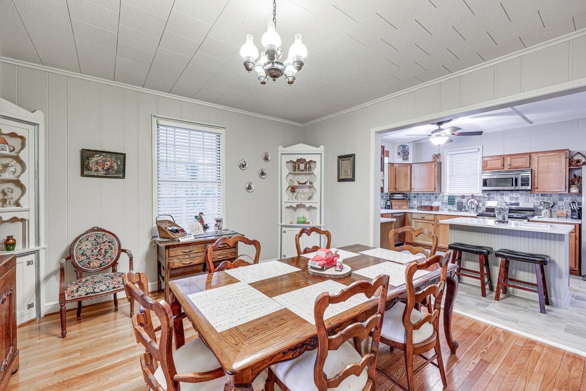 Delightful Retreat With Fireplace And Large Yard! Exterior photo